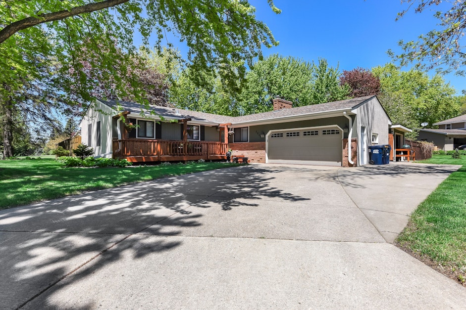 2857 Vilas Lane, Eagan, MN 55121, Presented by David Nelson, Remax